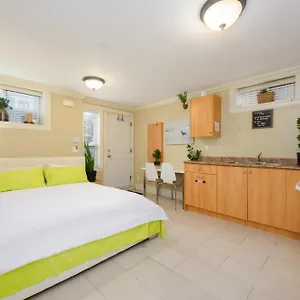 Oakridge Cozy Holiday home Vancouver